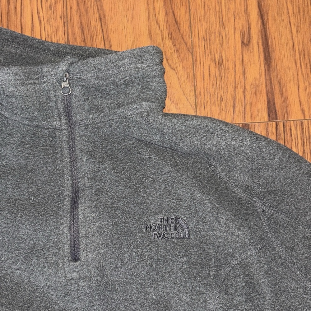North Face fleece gray 1/4 zip sweater - Picture 5 of 7
